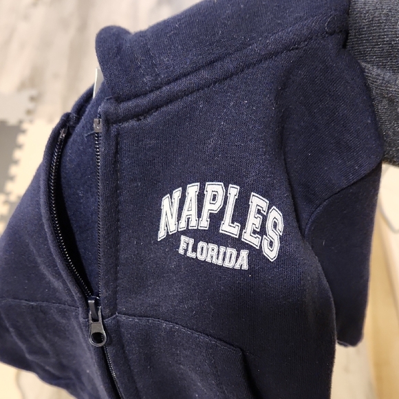 Blue hooded Zipper sweatshirt with long sleeves and soft fleece material - Picture 2 of 3